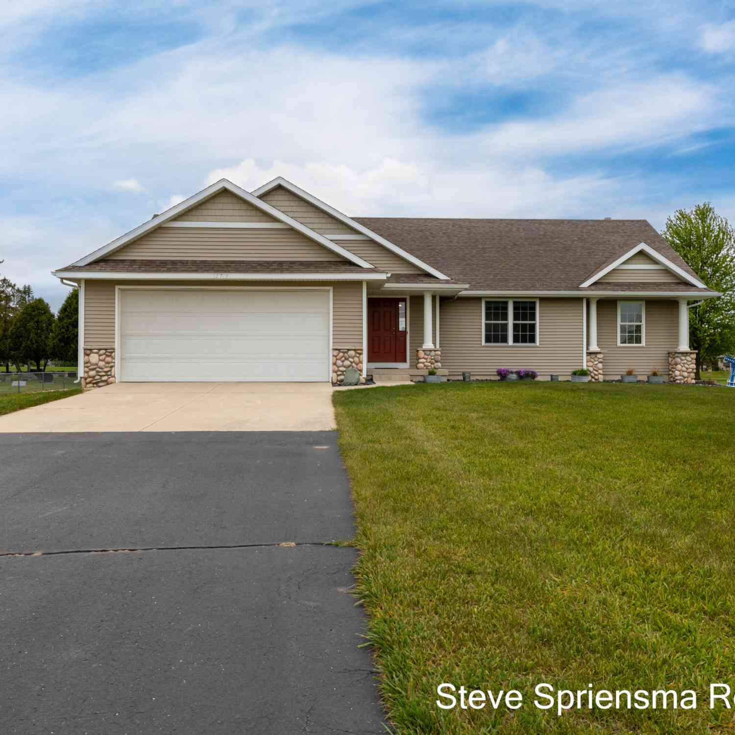 Homes For Sale - 12717 60th Avenue<br/> Allendale, MI 49401