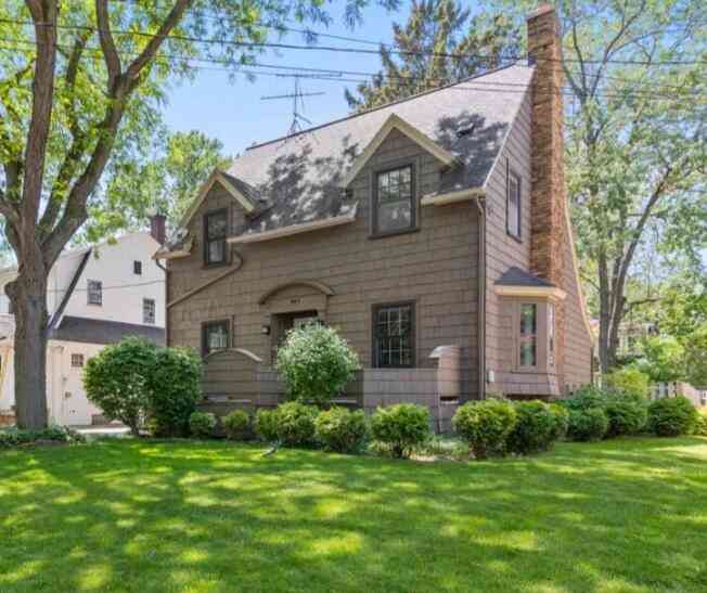 Homes For Sale - 957 Maxwell Avenue<br/> Kent County, East Grand Rapids, MI 49506