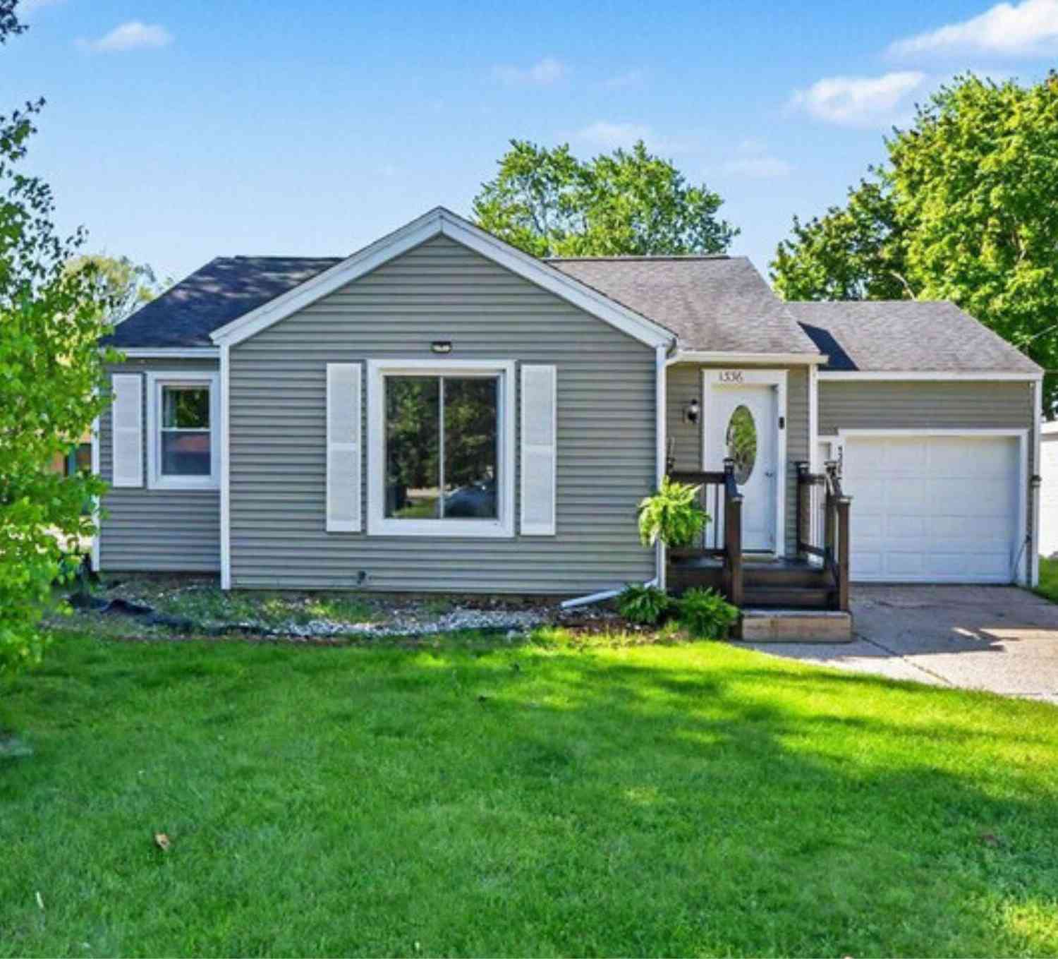 Homes For Sale - 1336 Beechwood Street<br/> Grand Rapids, MI 49505