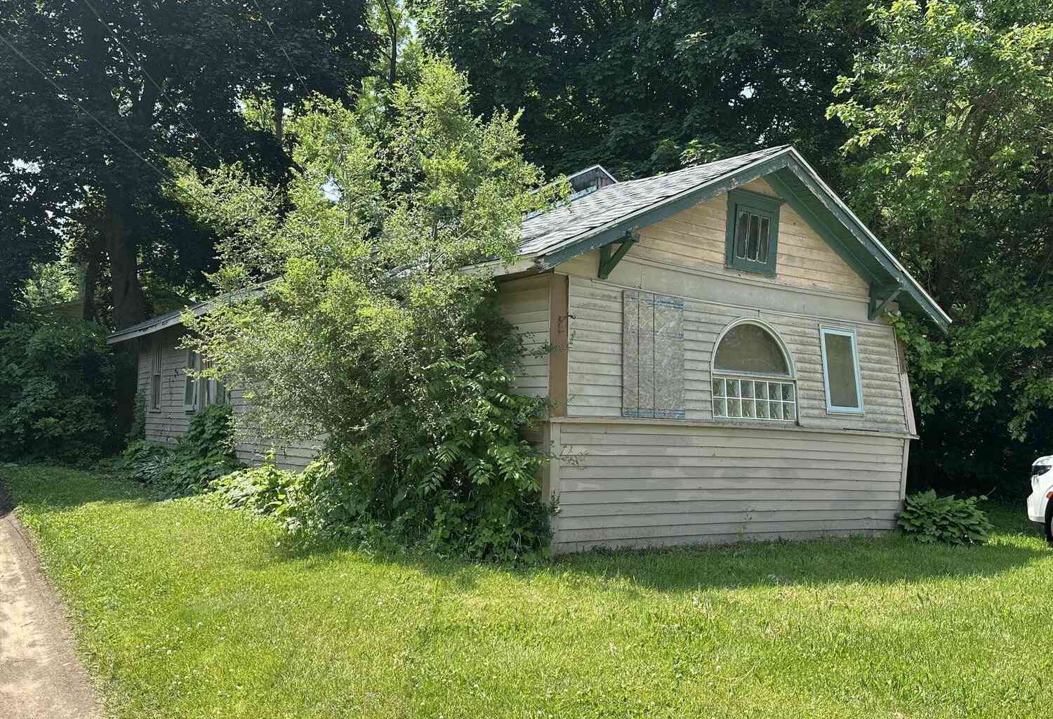 Homes For Sale - 133 Harris Street<br/> Battle Creek, MI 49037