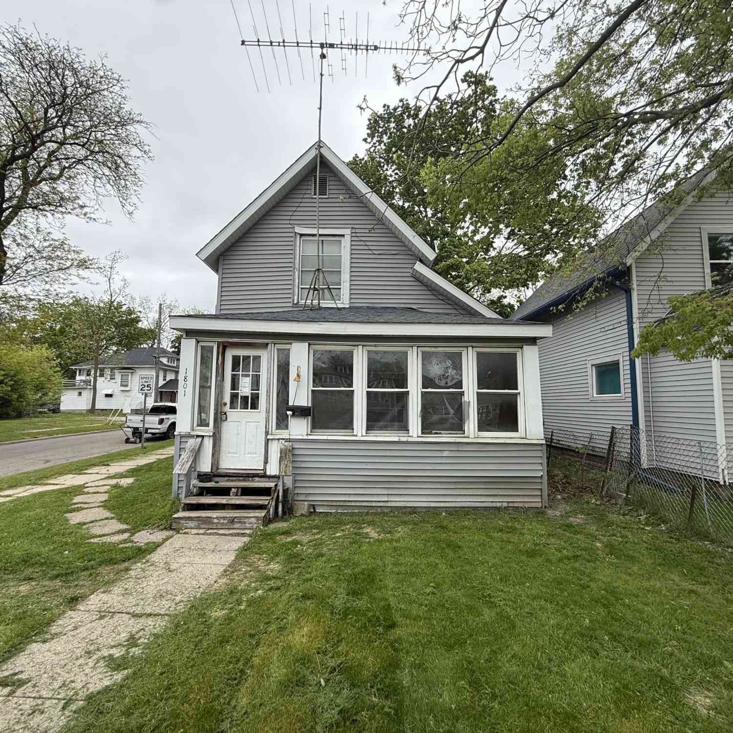 Homes For Sale - 1801 S Washington Avenue<br/> Lansing, MI 48910