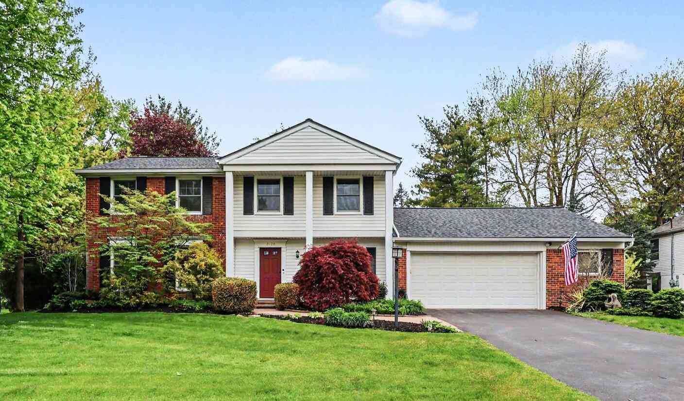 Homes For Sale - 2420 Lost Tree Way<br/> Bloomfield Hills, MI 48304