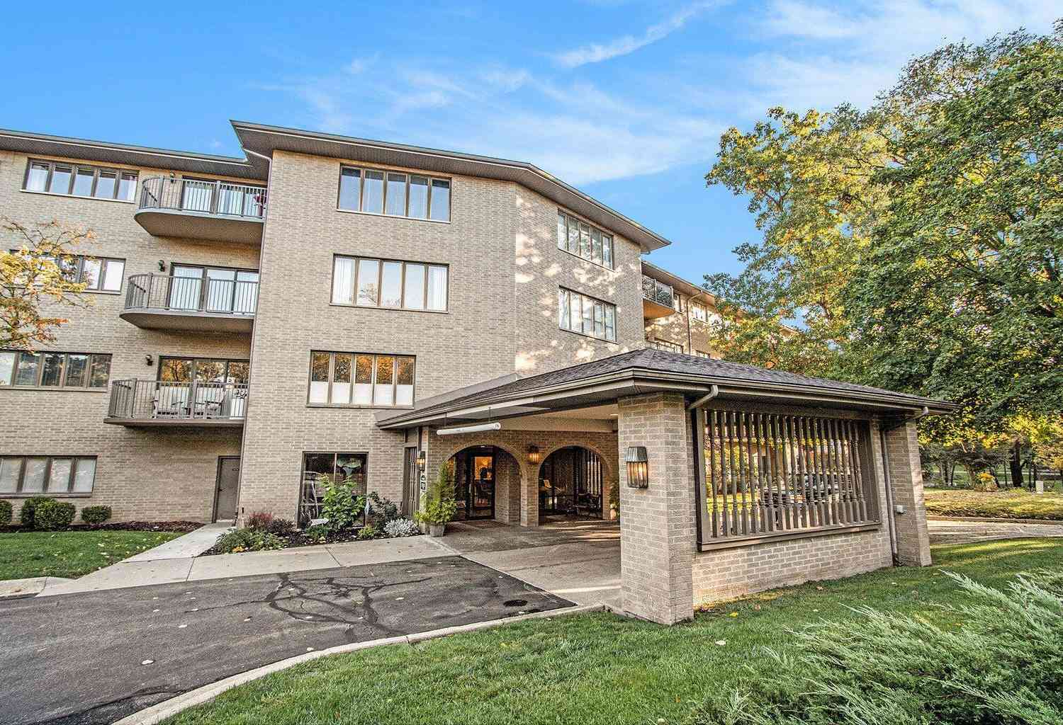 Condo For Sale - 4040 Greenleaf Circle #410<br/> Kalamazoo, MI 49008