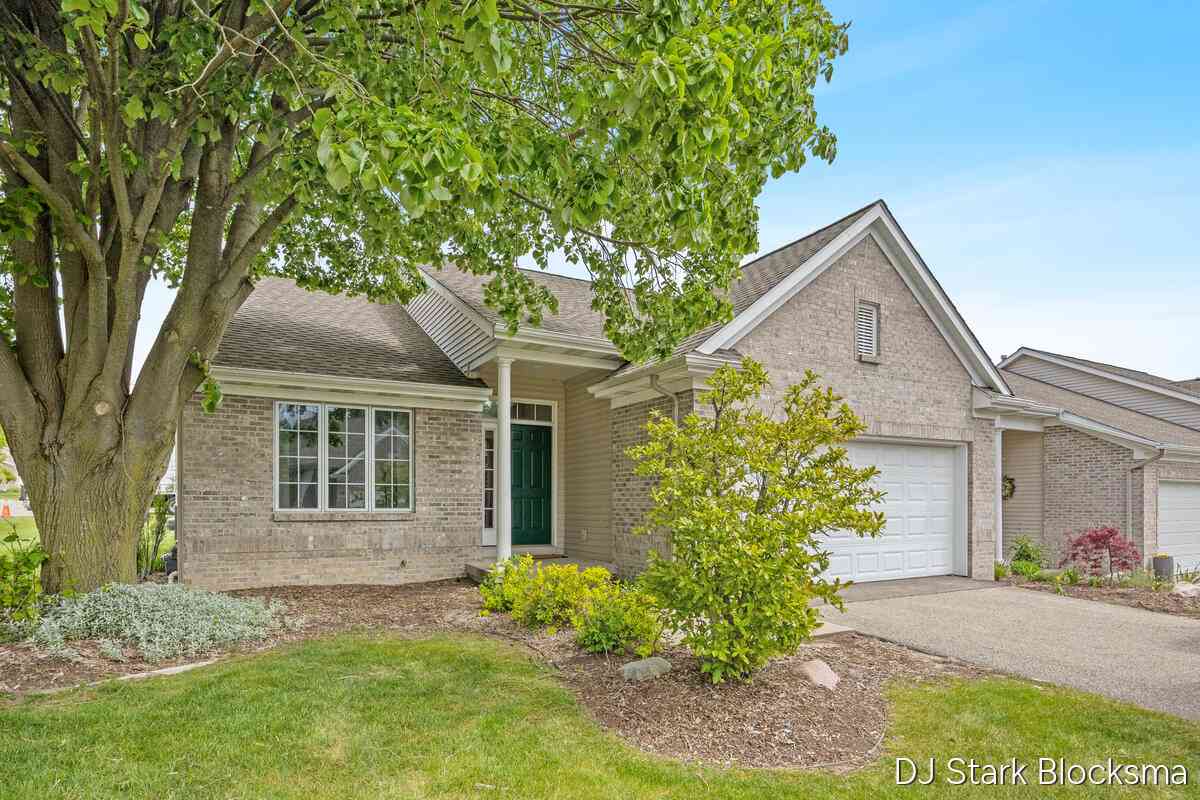 Condo For Sale - 2038 Palmerton Court<br/> Grand Rapids, MI 49505
