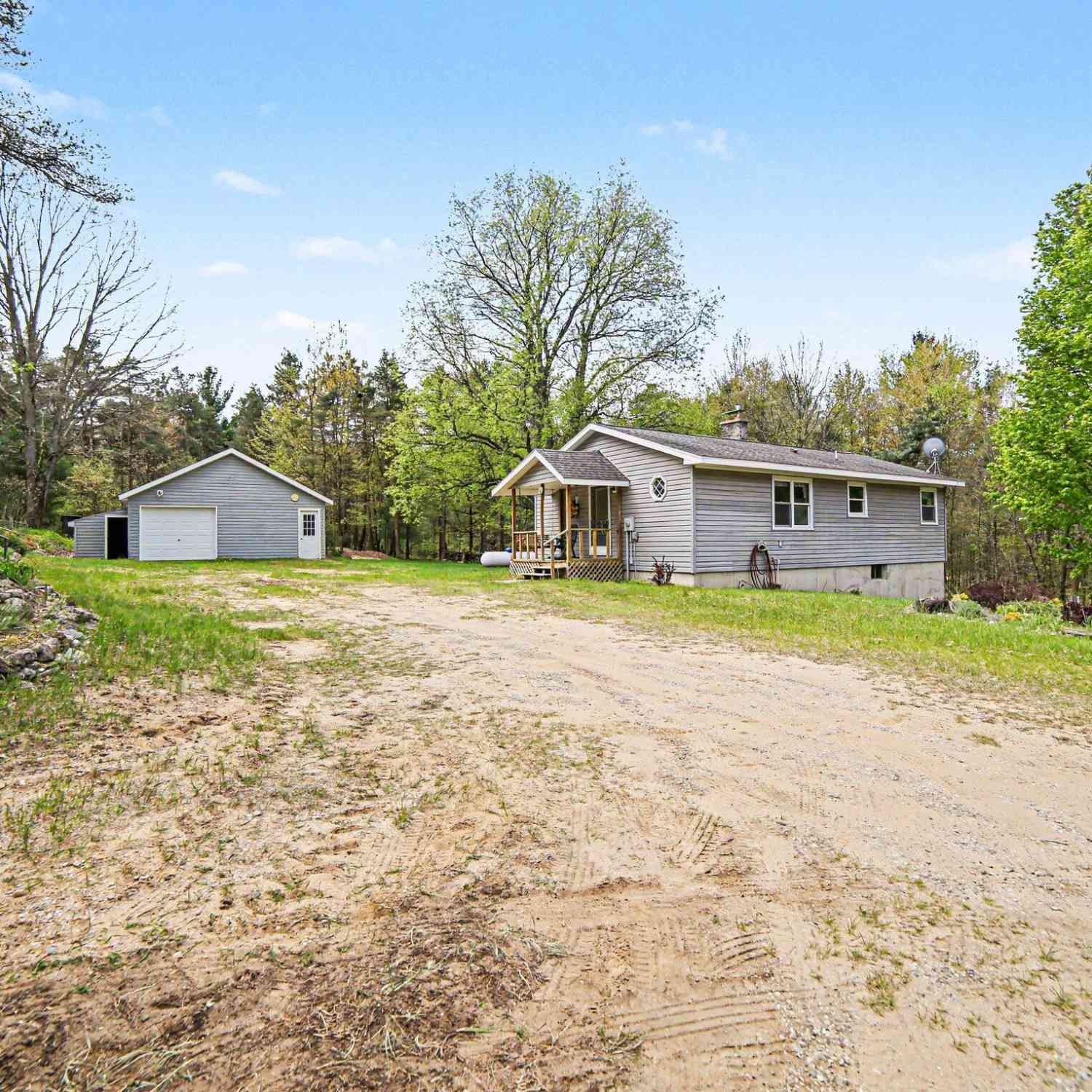 Homes For Sale - 9070 4 Mile Road<br/> Newaygo County, Hesperia, MI 49421