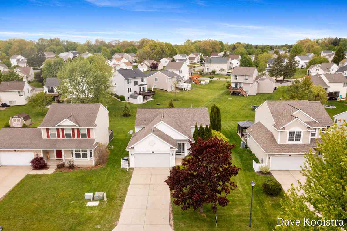 Homes For Sale - 5757 E Grove Drive<br/> Kent County, Kentwood, MI 49512