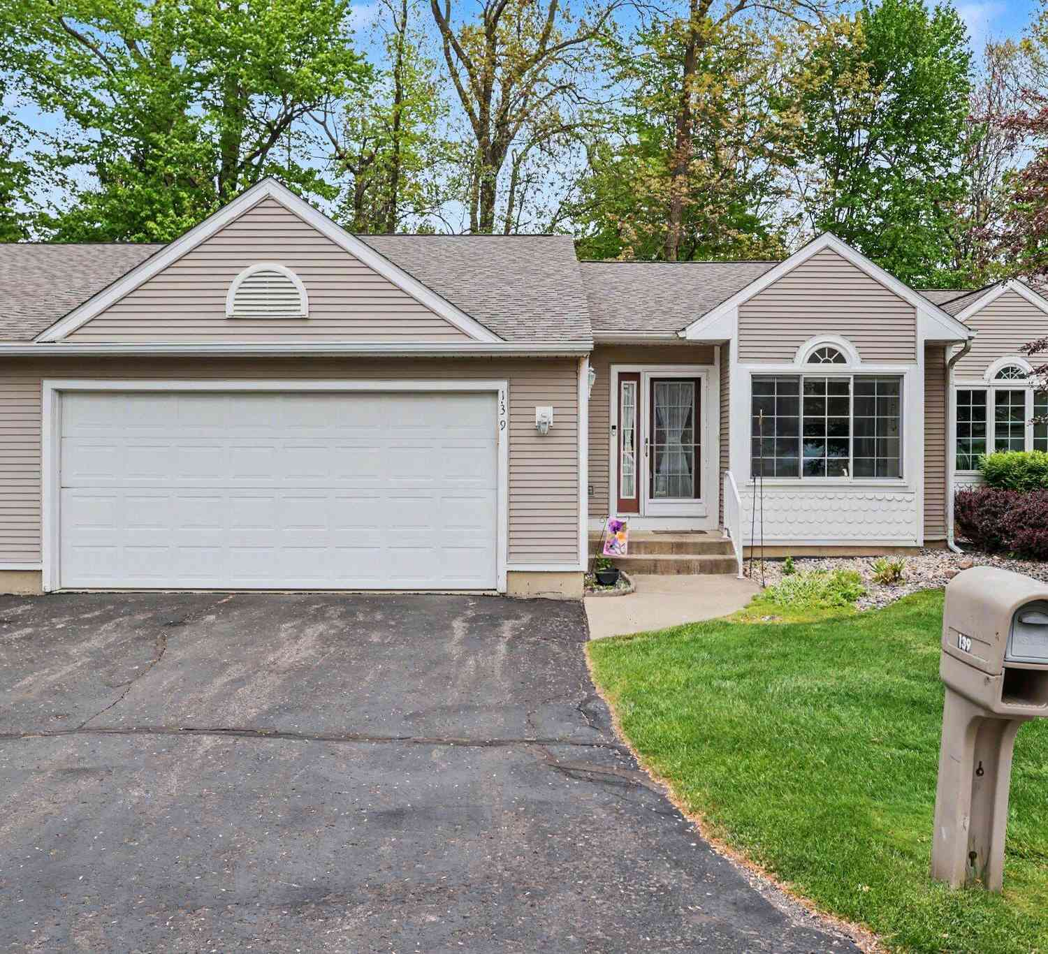 Condo For Sale - 139 Bridgewood Drive<br/> Battle Creek, MI 49015