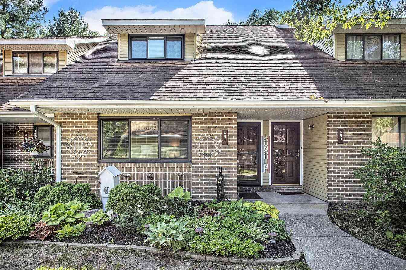 Condo For Sale - 641 Eiffel Drive<br/> Battle Creek, MI 49017