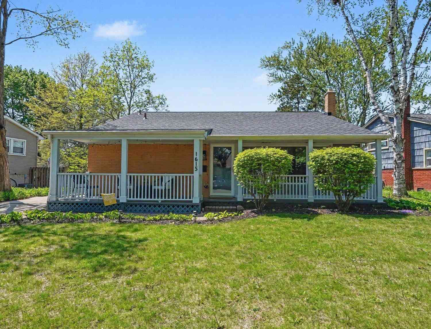 Homes For Sale - 1615 Saunders Crescent<br/> Ann Arbor, MI 48103