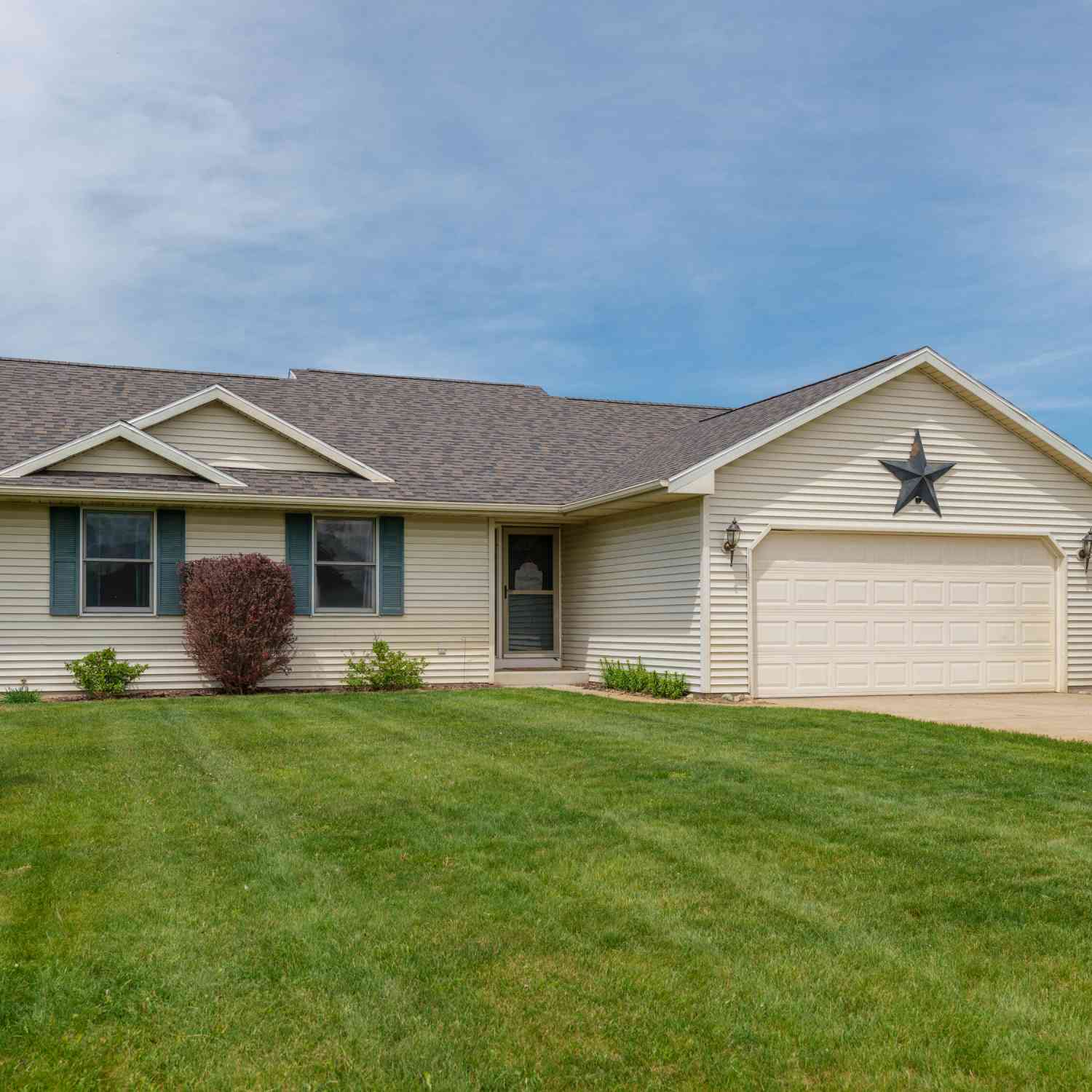 Homes For Sale - 53322 Rolling Meadow Boulevard<br/> Van Buren County, Paw Paw, MI 49079