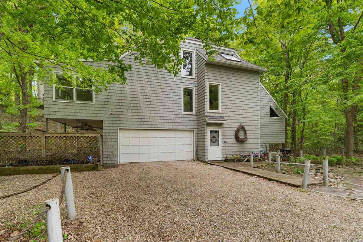 Homes For Sale - 604 Pine Lane<br/> Sawyer, MI 49125