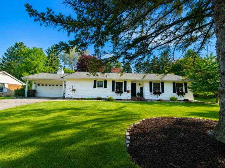 Homes For Sale - 254 Ridgewood Court<br/> Ionia County, Ionia, MI 48846