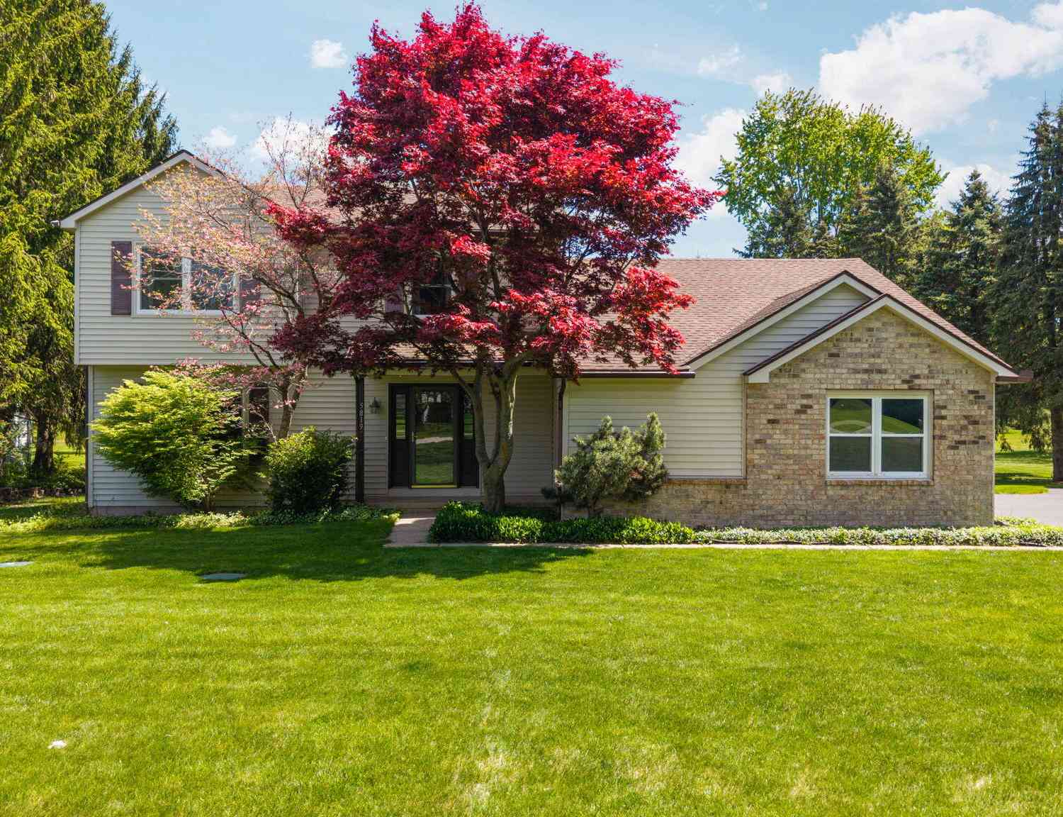 Homes For Sale - 5819 Shagbark Drive<br/> Ann Arbor, MI 48108