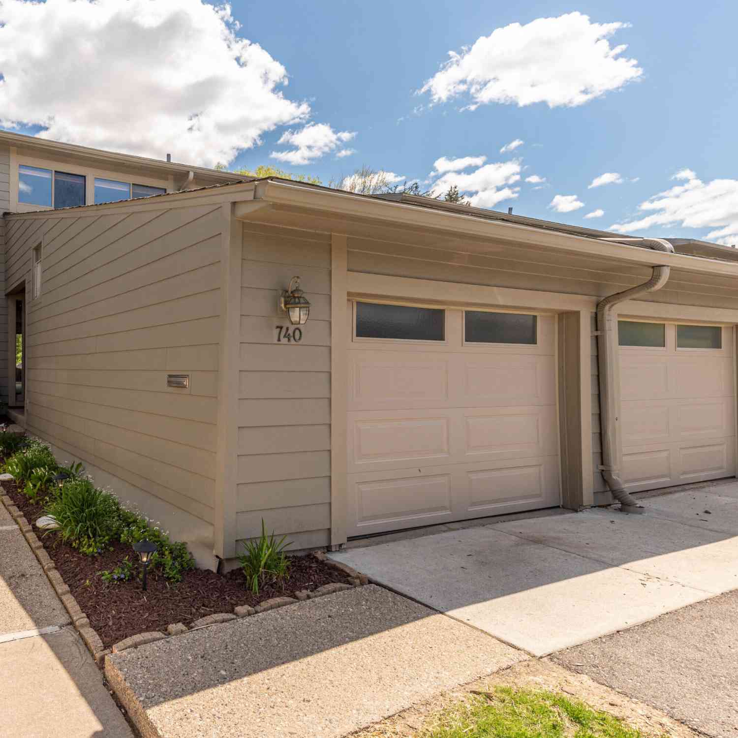 Condo For Sale - 740 Peninsula Court<br/> Ann Arbor, MI 48105