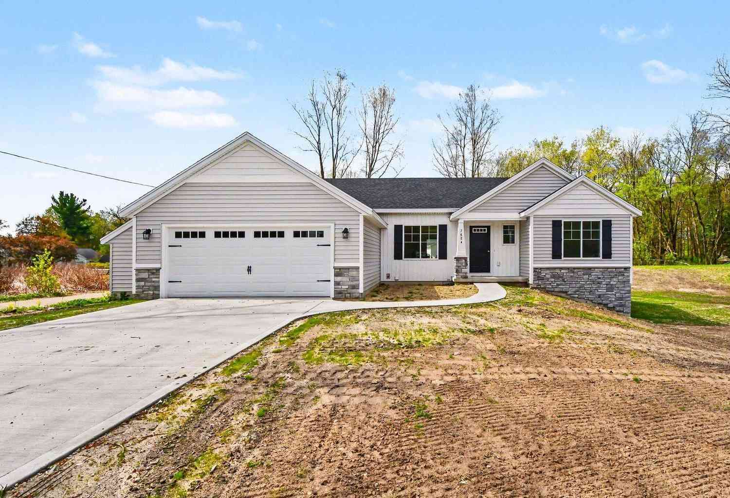Homes For Sale - 7466 N Amy School Road<br/> Montcalm County, Howard City, MI 49329