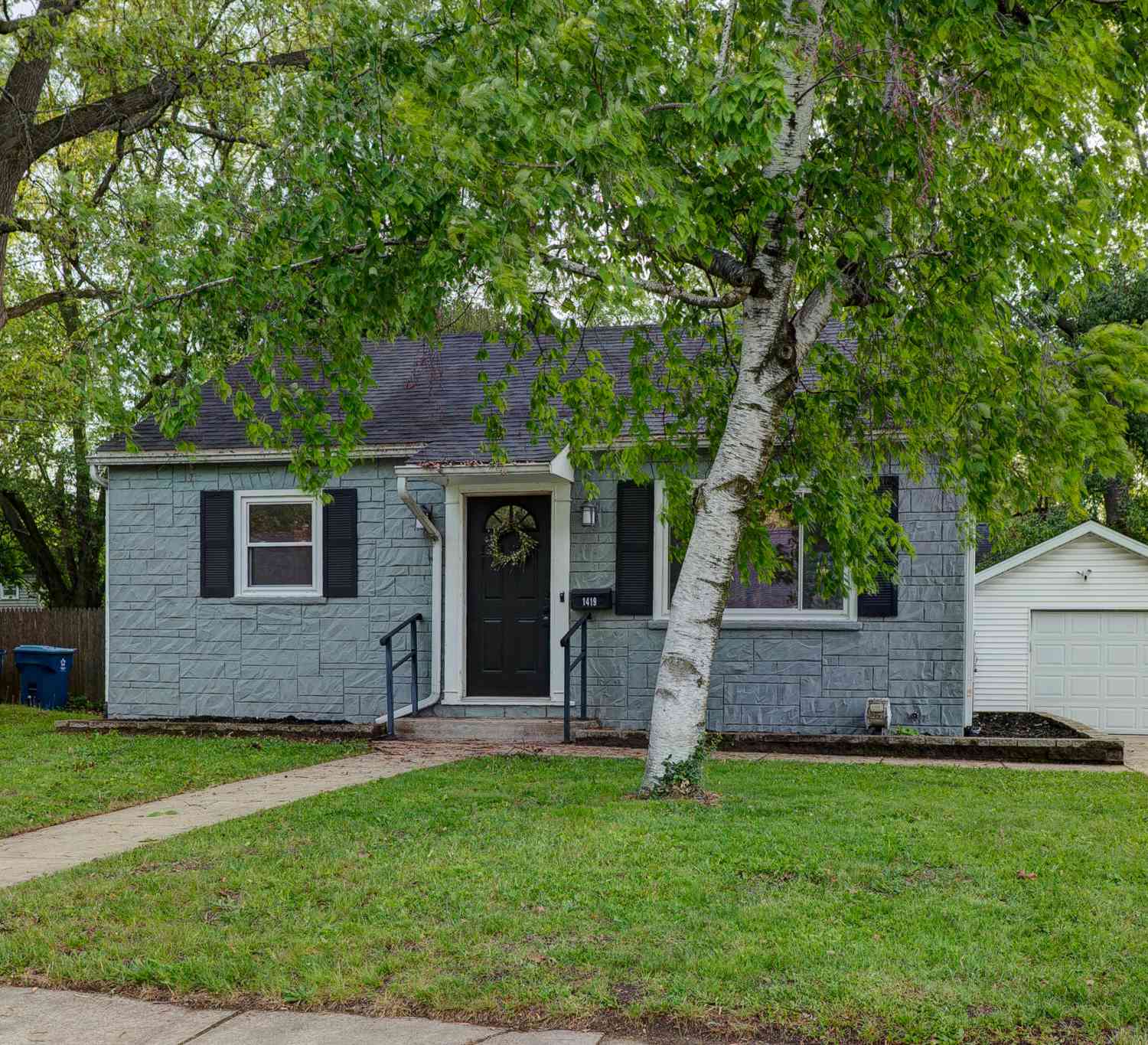 Homes For Sale - 1419 Bronx Avenue<br/> Kalamazoo, MI 49048