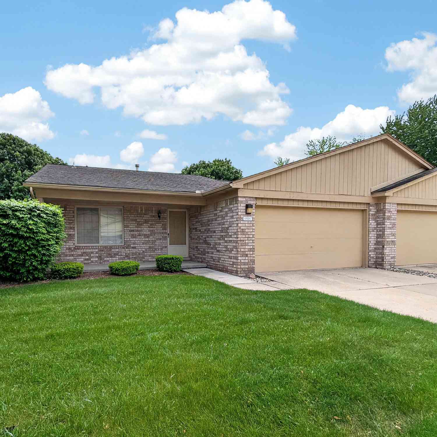 Condo For Sale - 41520 Janet Circle #60<br/> Macomb County, Clinton Twp, MI 48038