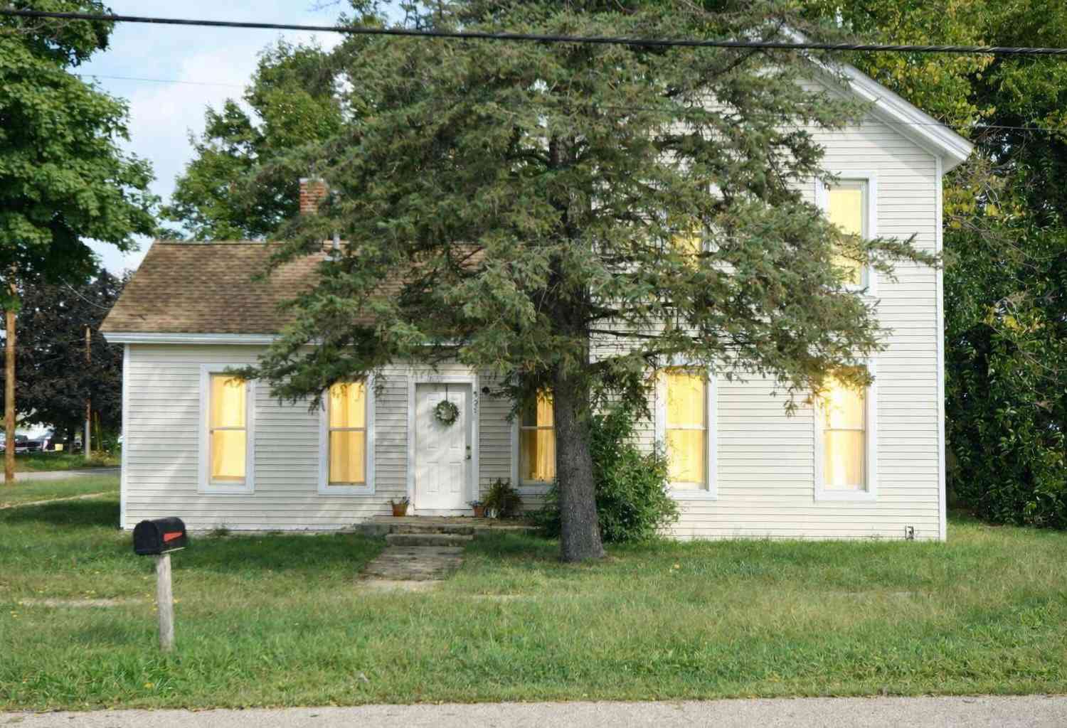 Homes For Sale - 501 E Paw Paw Street<br/> Paw Paw, MI 49079