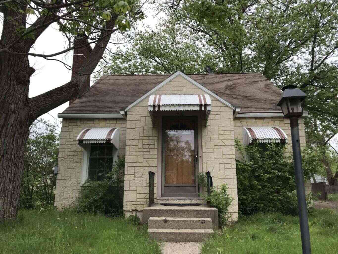 Homes For Sale - 1710 Linden Avenue<br/> Grand Rapids, MI 49507