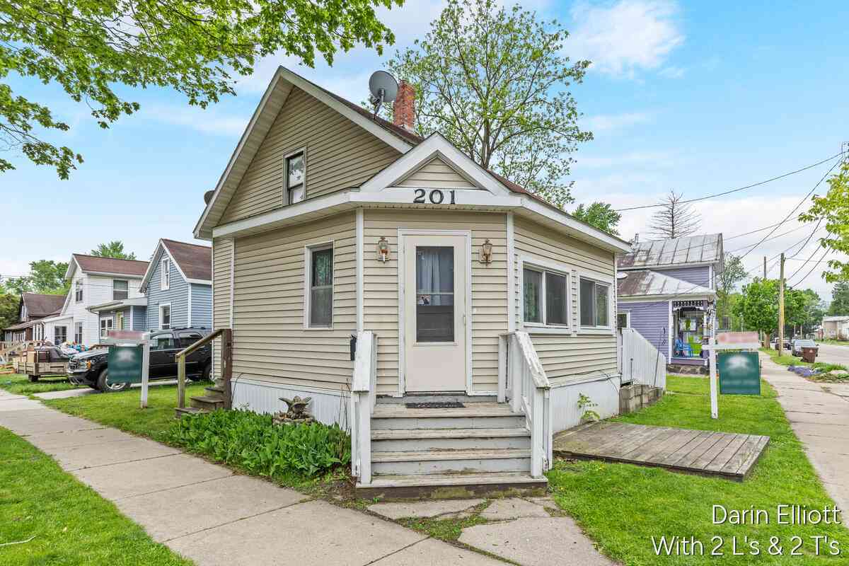 Homes For Sale - 201 S Jefferson Street<br/> Ionia, MI 48846