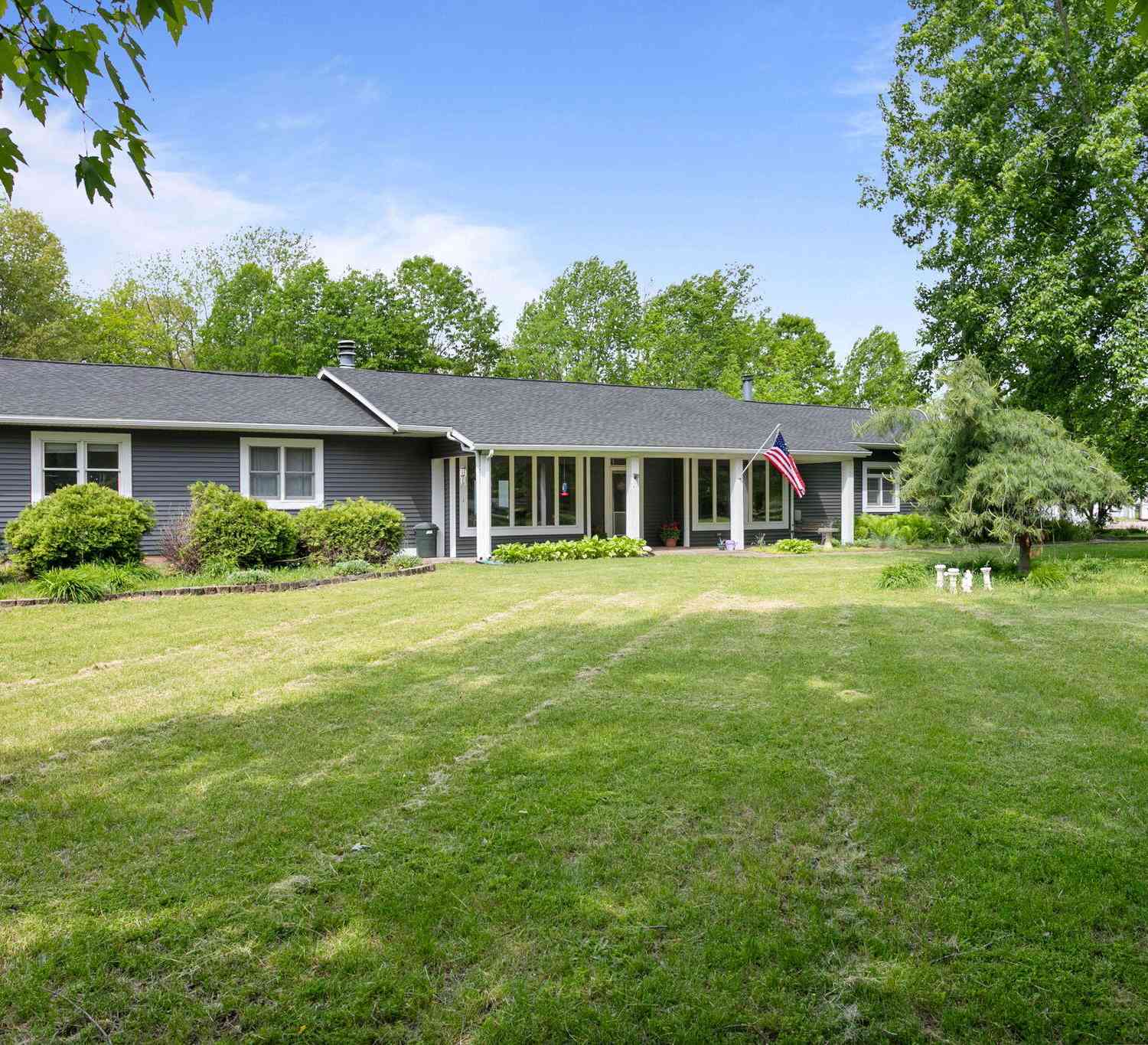 Homes For Sale - 70150 Sherman Road<br/> Edwardsburg, MI 49112