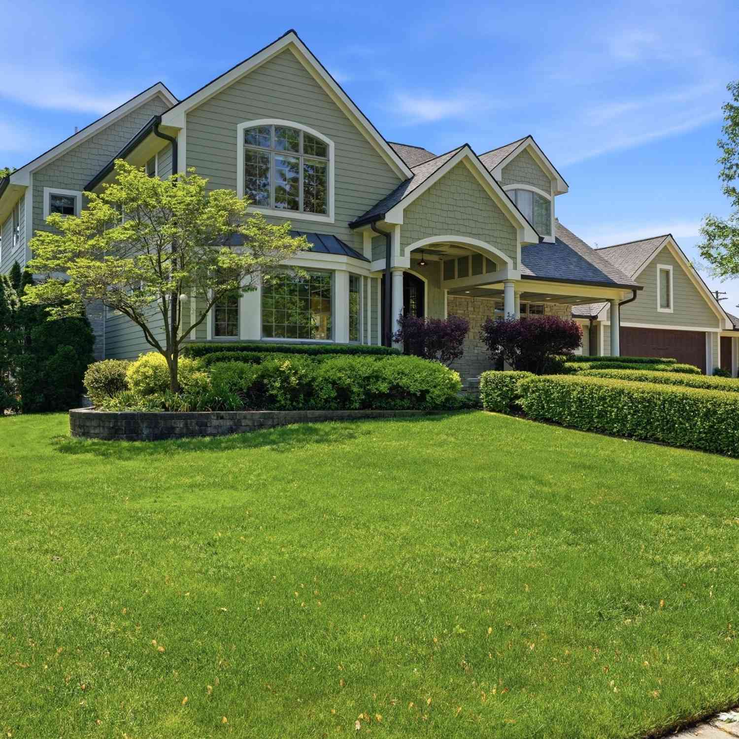 Homes For Sale - 1919 Greenleaf Drive<br/> Royal Oak, MI 48067