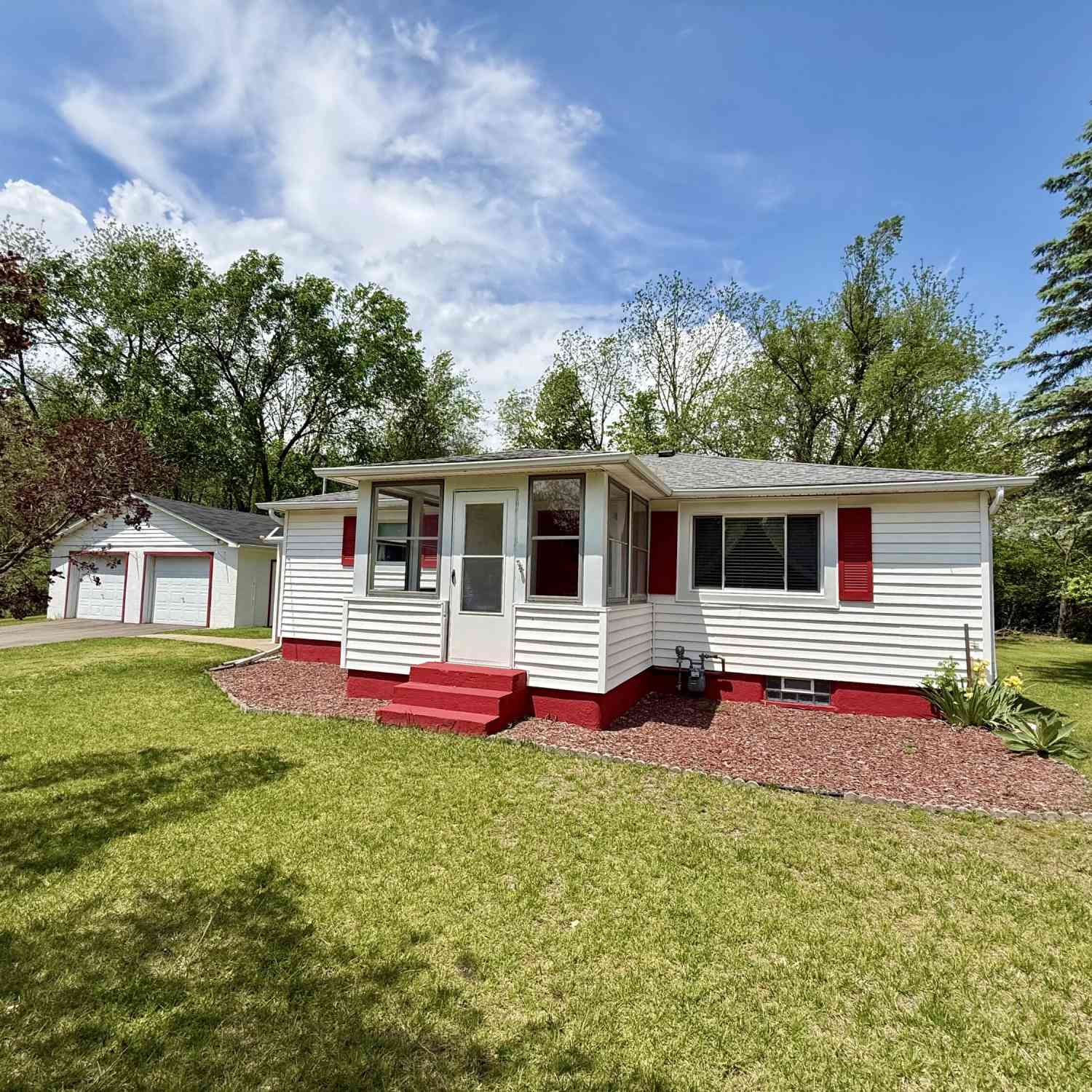 Homes For Sale - 1 Lo Presto Avenue<br/> Hillsdale, MI 49242