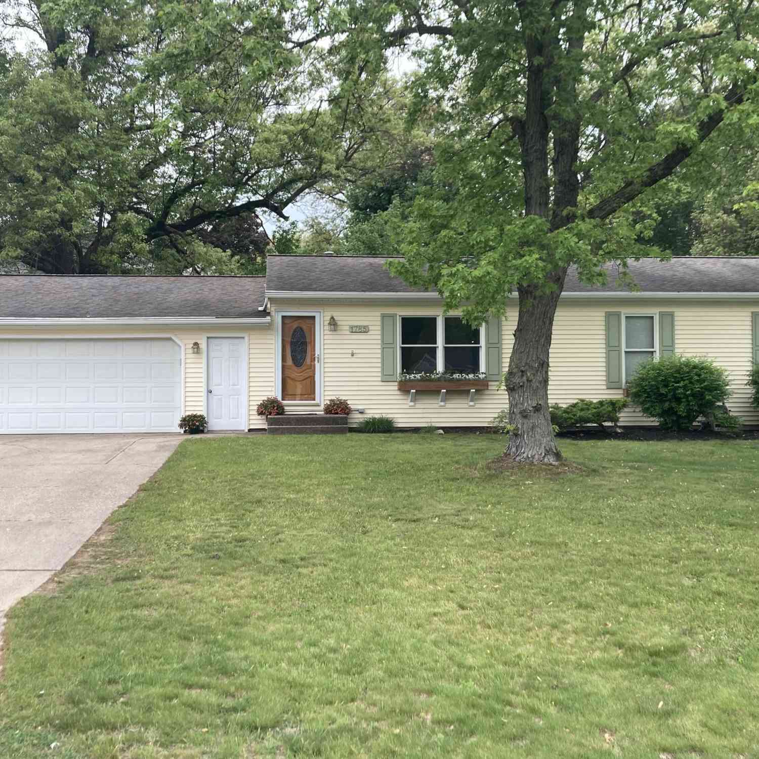 Homes For Sale - 1785 Woodrun Drive<br/> Lowell, MI 49331