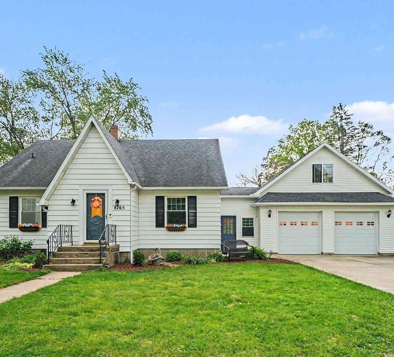 Homes For Sale - 8765 Grove Avenue<br/> Berrien County, Berrien Springs, MI 49103
