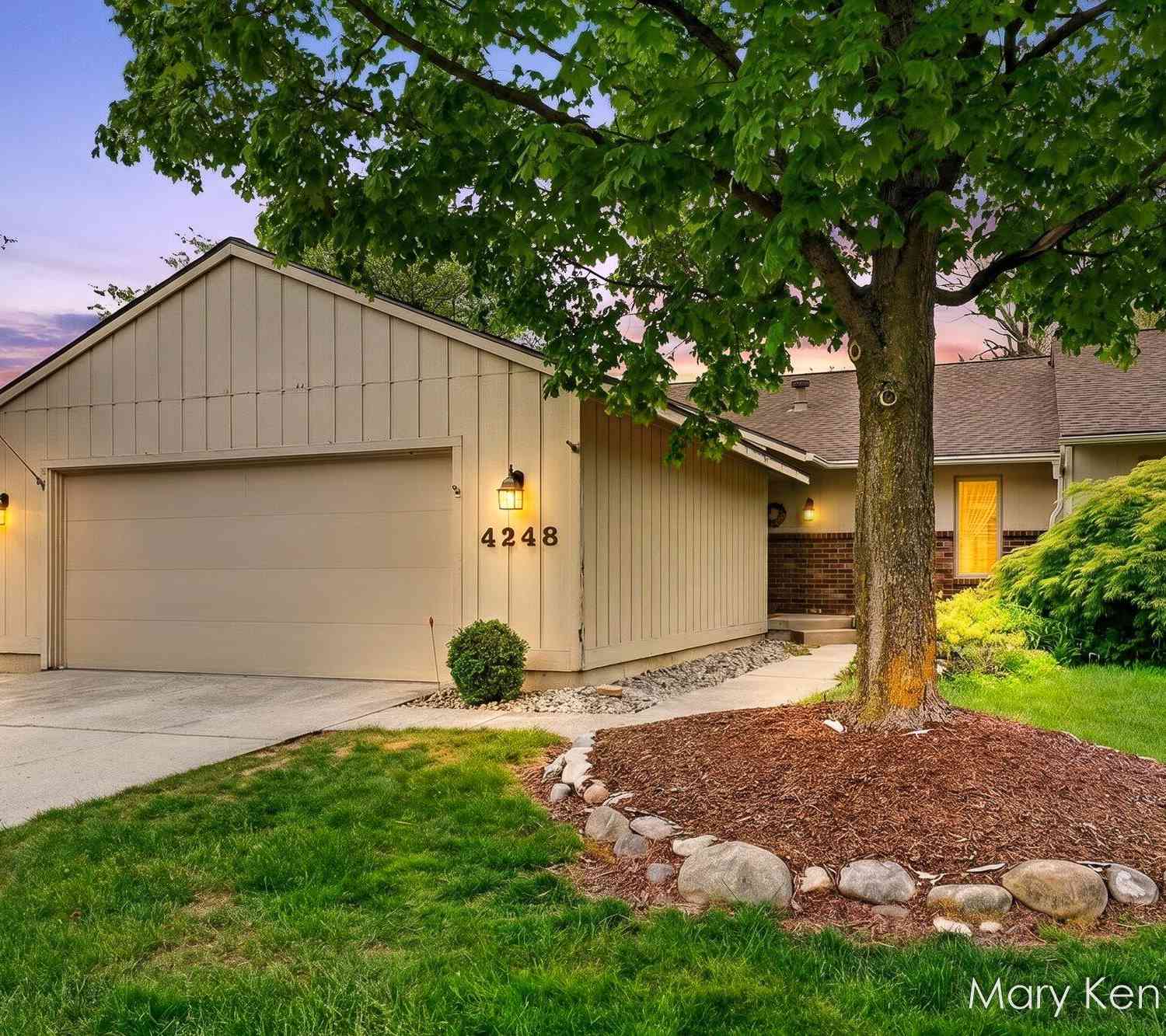 Condo For Sale - 4248 Walnut Hills Lane #UNIT 65<br/> Grand Rapids, MI 49512