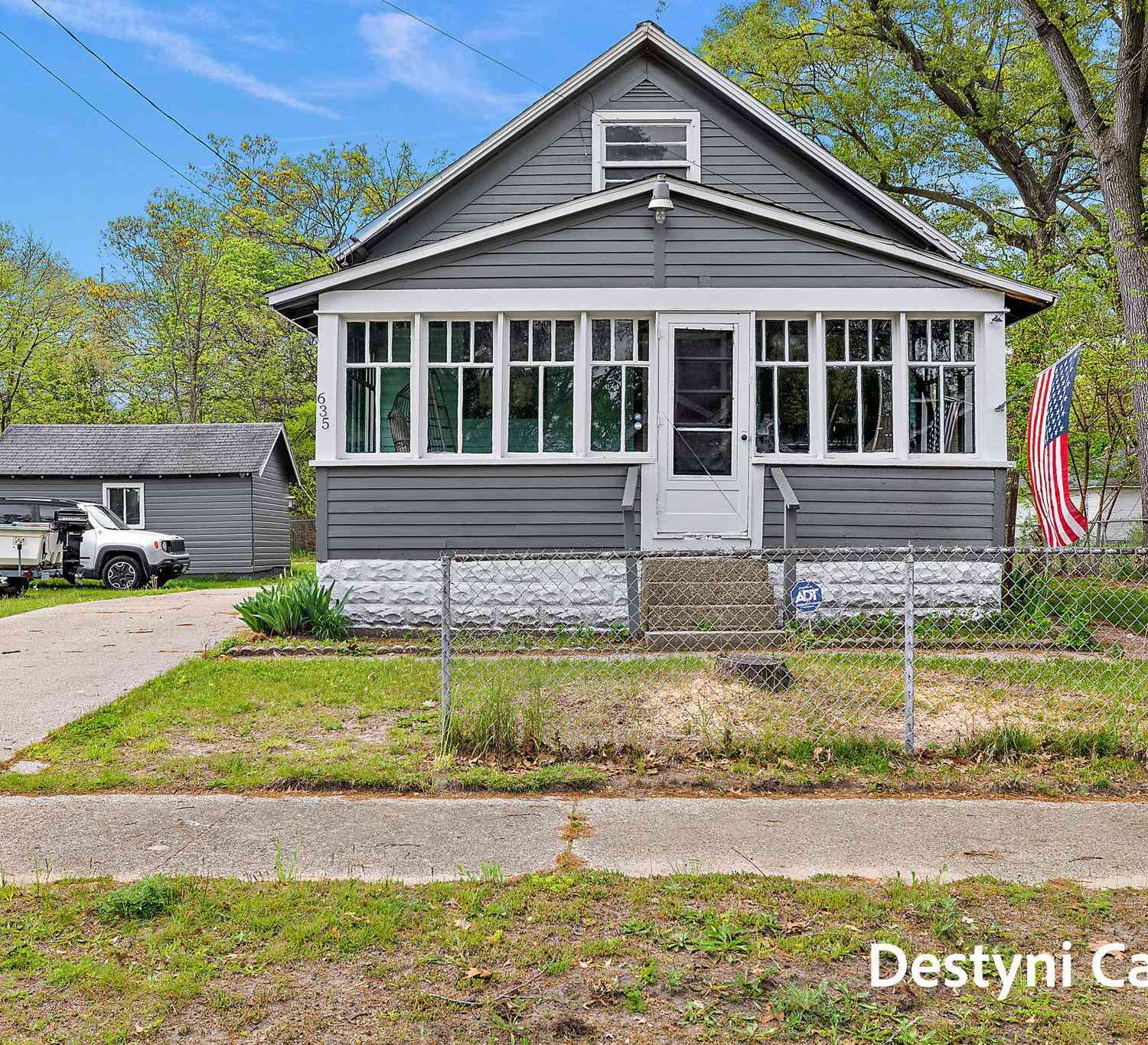 Homes For Sale - 635 Leonard Avenue<br/> Muskegon, MI 49442