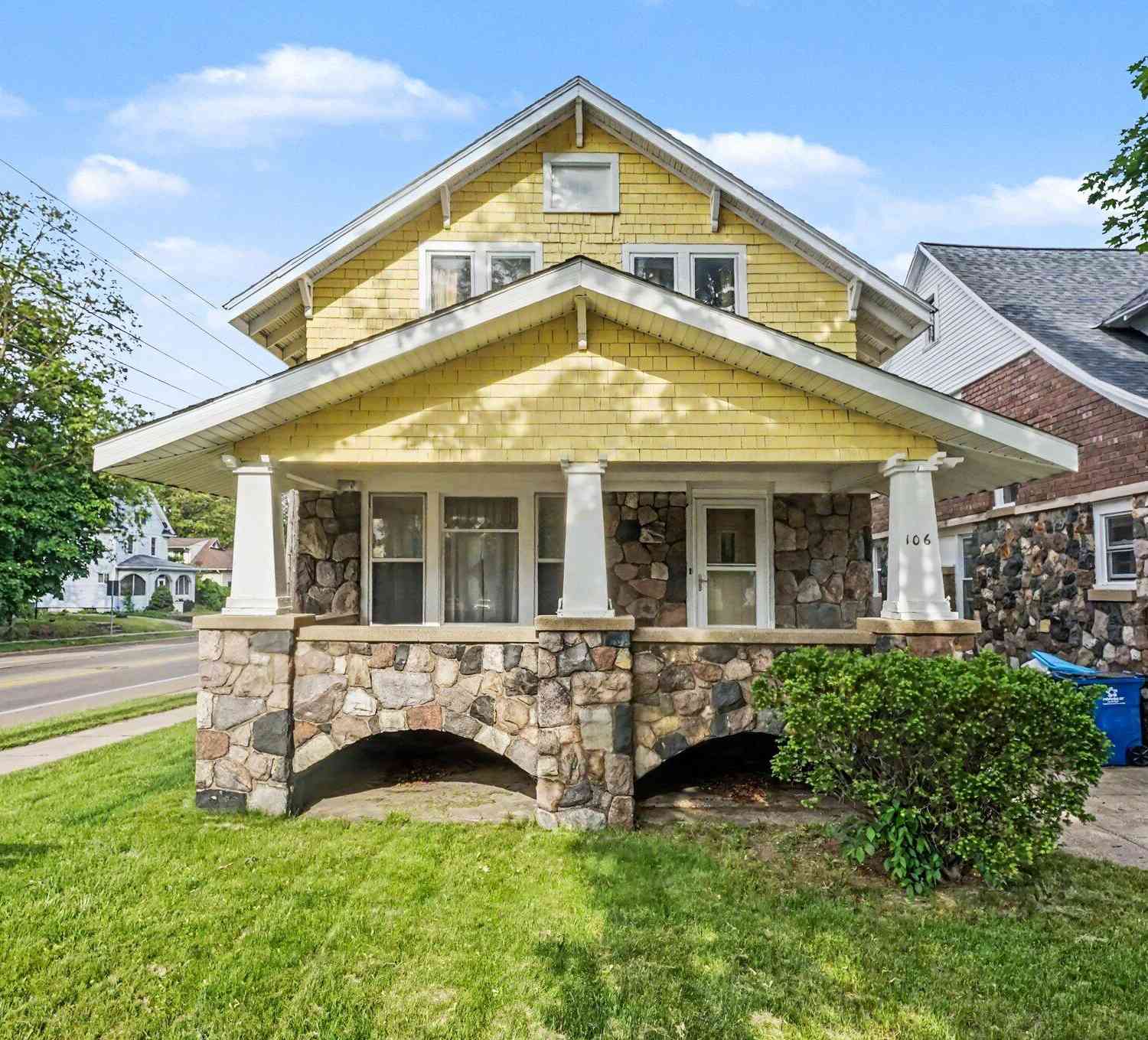 Homes For Sale - 106 Central Street<br/> Battle Creek, MI 49017