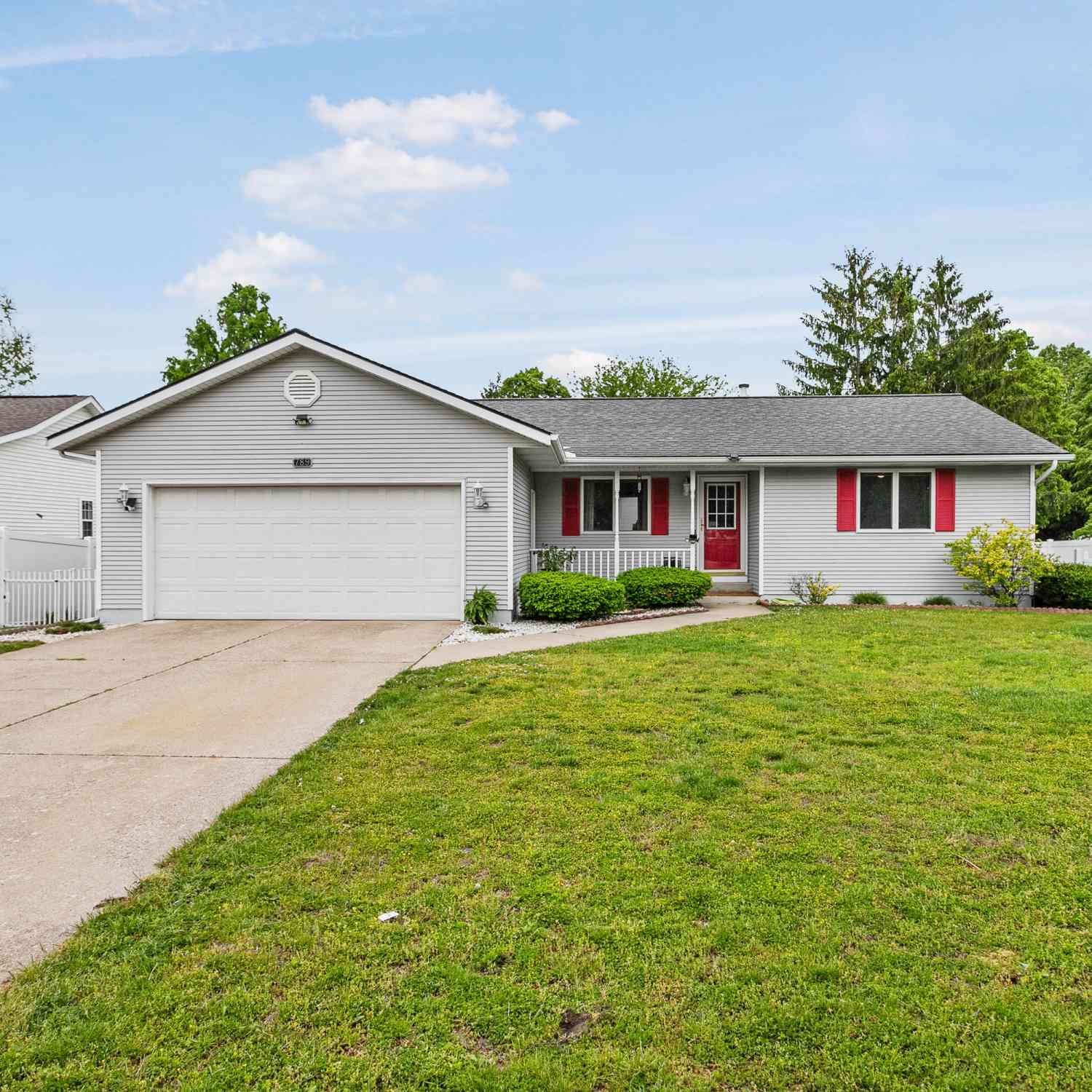 Homes For Sale - 789 S Meadow Court<br/> Holland, MI 49423