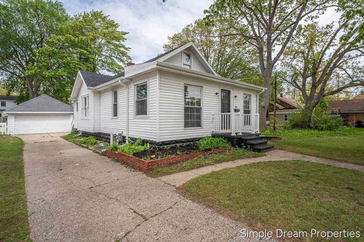 Homes For Sale - 1642 Mills Avenue<br/> Muskegon, MI 49445