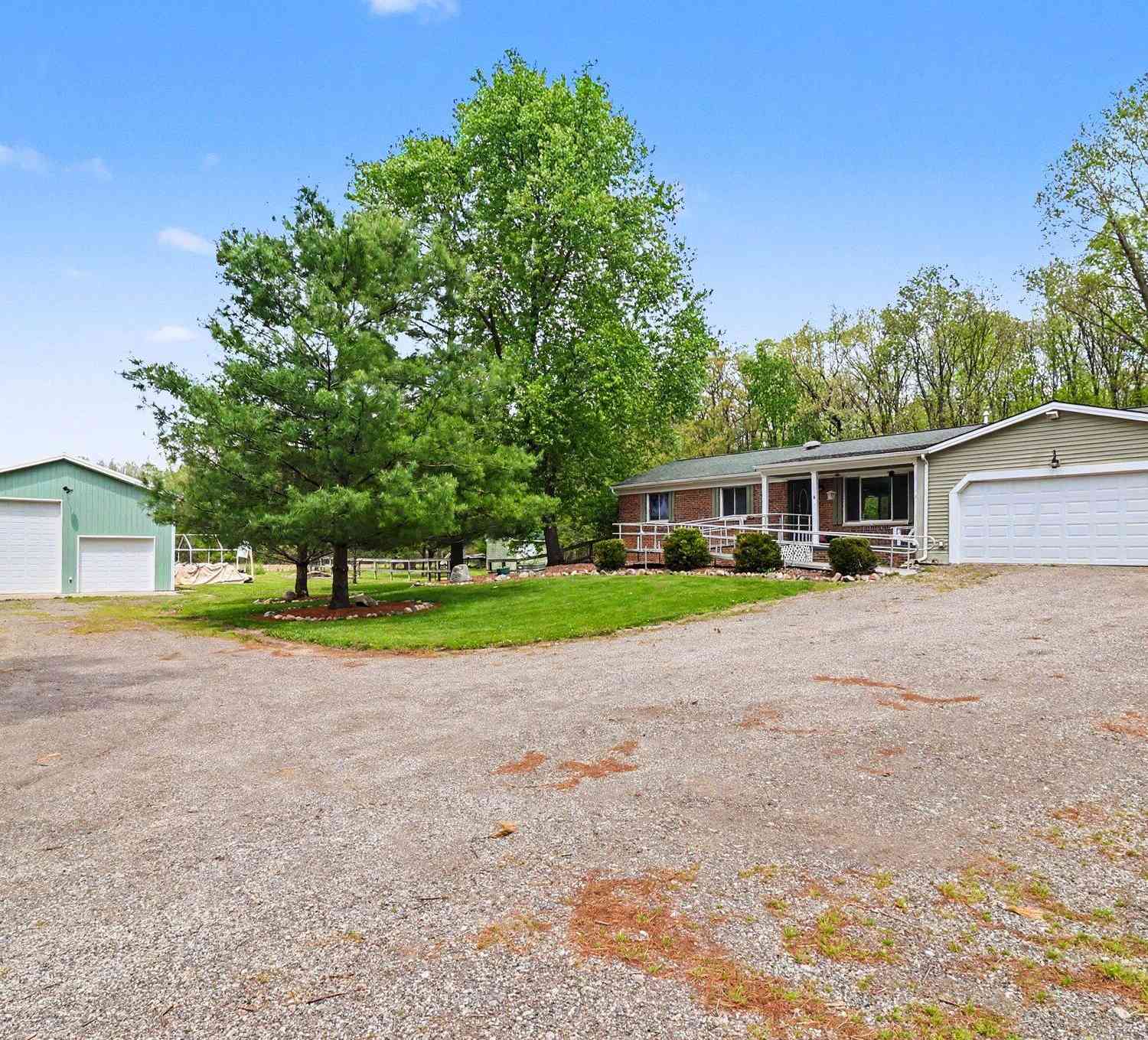 Homes For Sale - 6350 Byron Road<br/> Howell, MI 48855