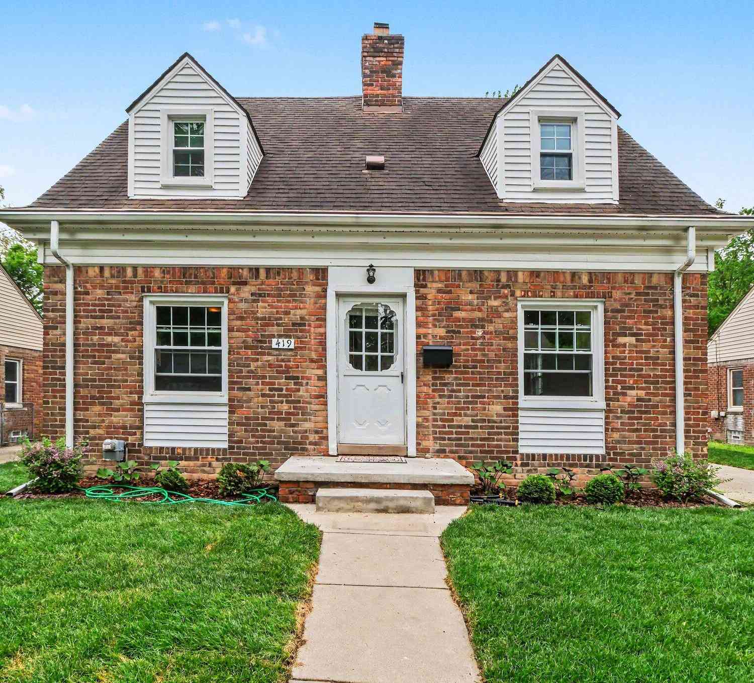 Homes For Sale - 419 Royal Avenue<br/> Royal Oak, MI 48073