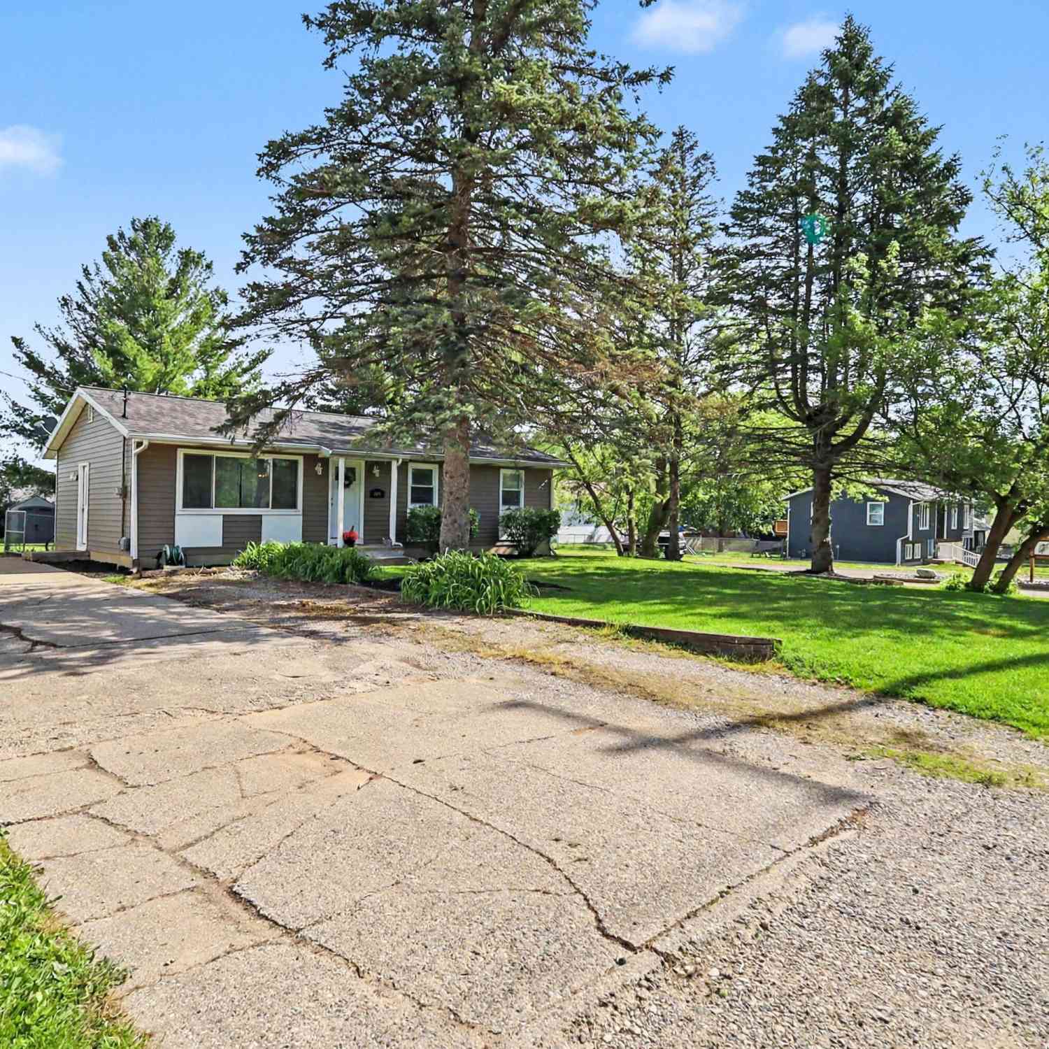 Homes For Sale - 301 Pine Street<br/> Cedar Springs, MI 49319