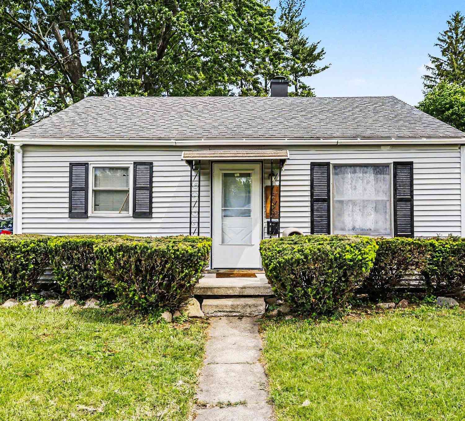 Homes For Sale - 1733 Sycamore Street<br/> Niles, MI 49120