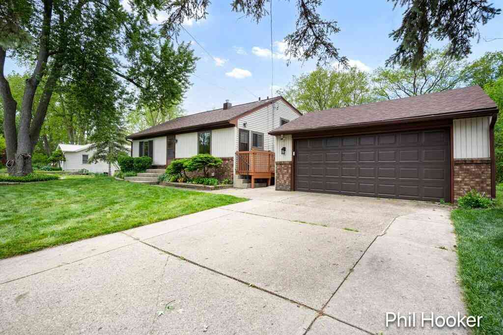 Homes For Sale - 3315 Canal Avenue<br/> Kent County, Grandville, MI 49418