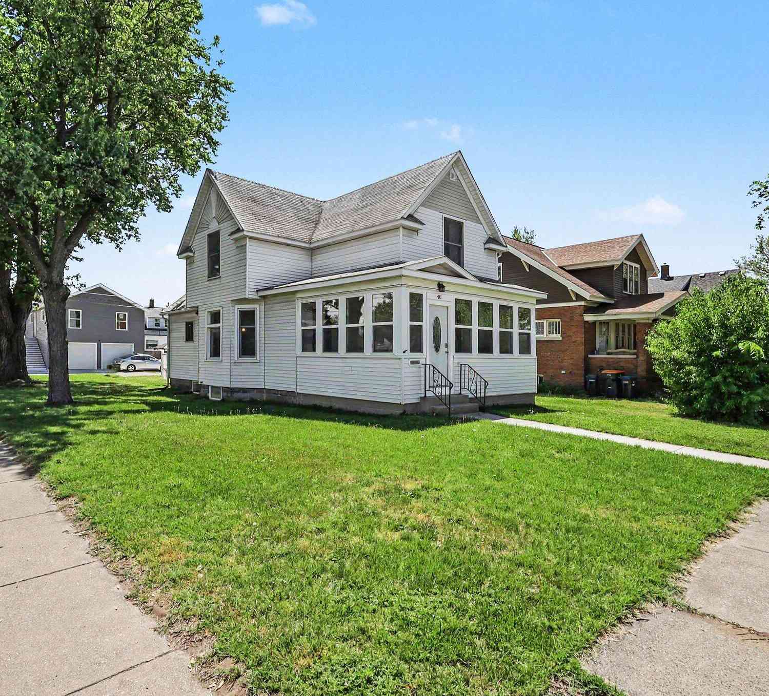Homes For Sale - 40 W 18th Street<br/> Holland, MI 49423