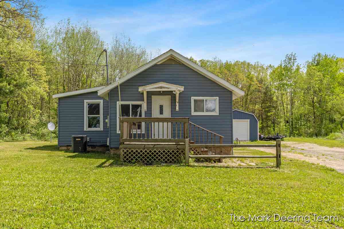 Homes For Sale - 11612 Elm Avenue<br/> Newaygo County, Howard City, MI 49329