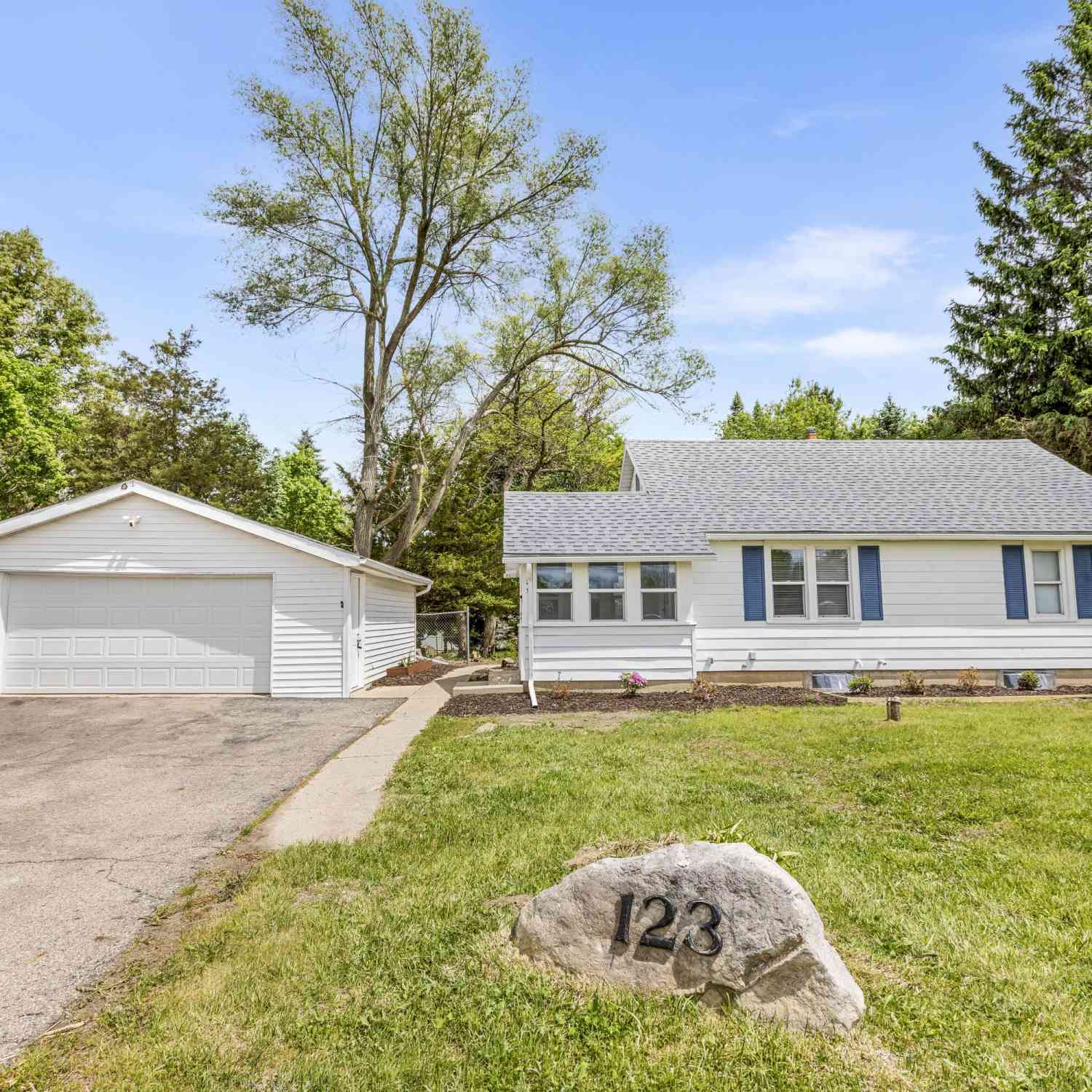 Homes For Sale - 123 Arbor Street<br/> Battle Creek, MI 49015