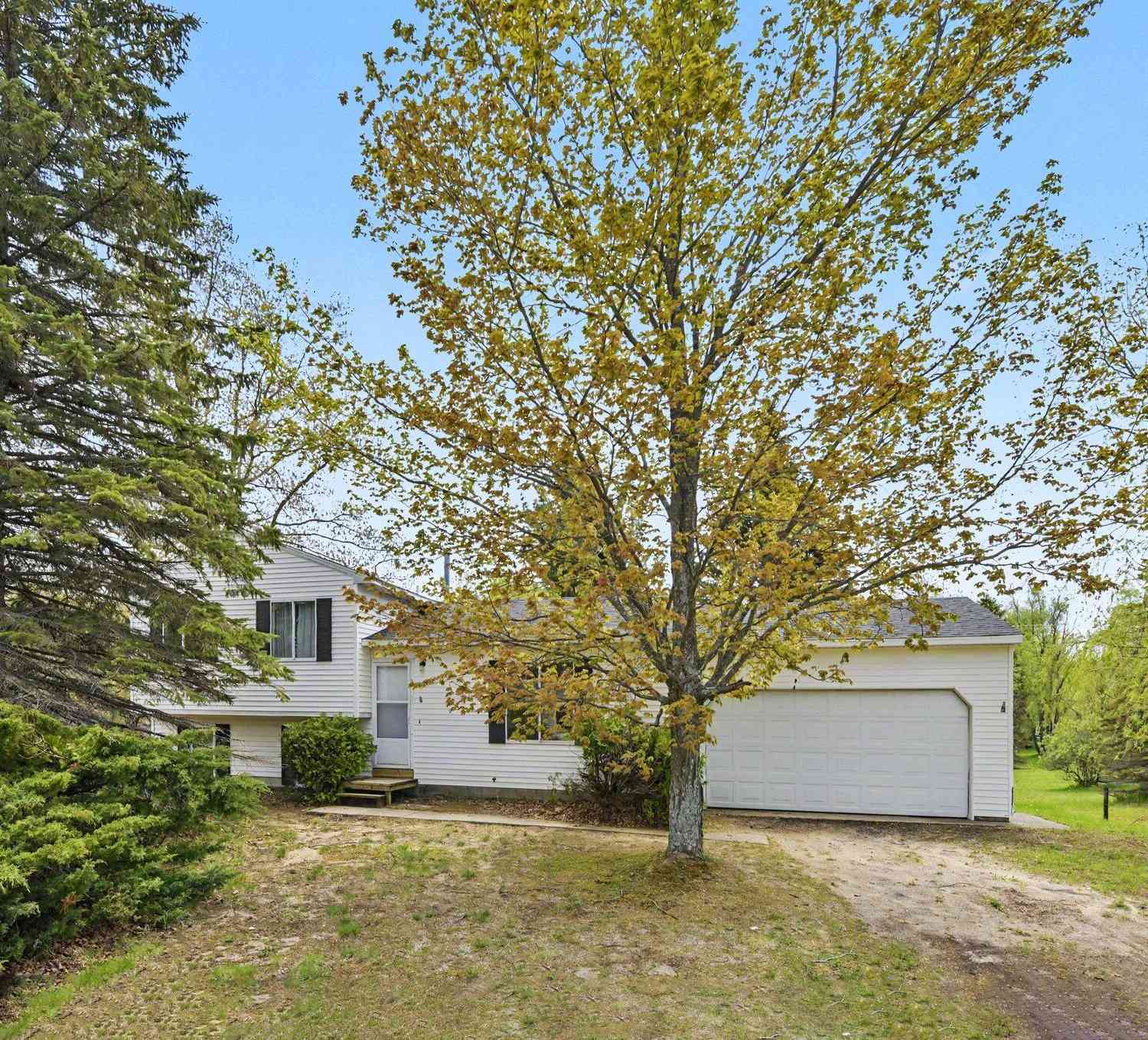 Homes For Sale - 3880 Whispering Oaks Drive<br/> Grand Traverse County County, Traverse City, MI 49696