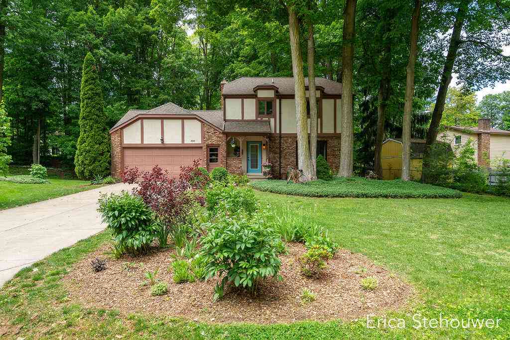 Homes For Sale - 8659 Ridgecrest Court<br/> Kent County, Byron Center, MI 49315