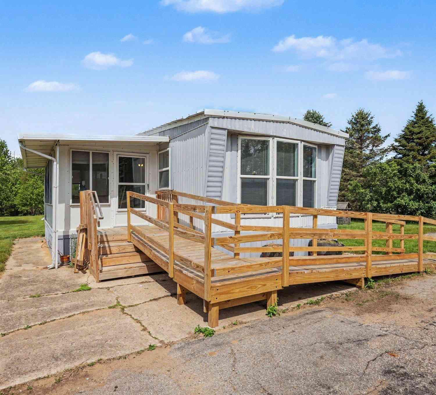 Mobile Home For Sale - 15827 Algoma Avenue<br/> Kent County, Cedar Springs, MI 49319