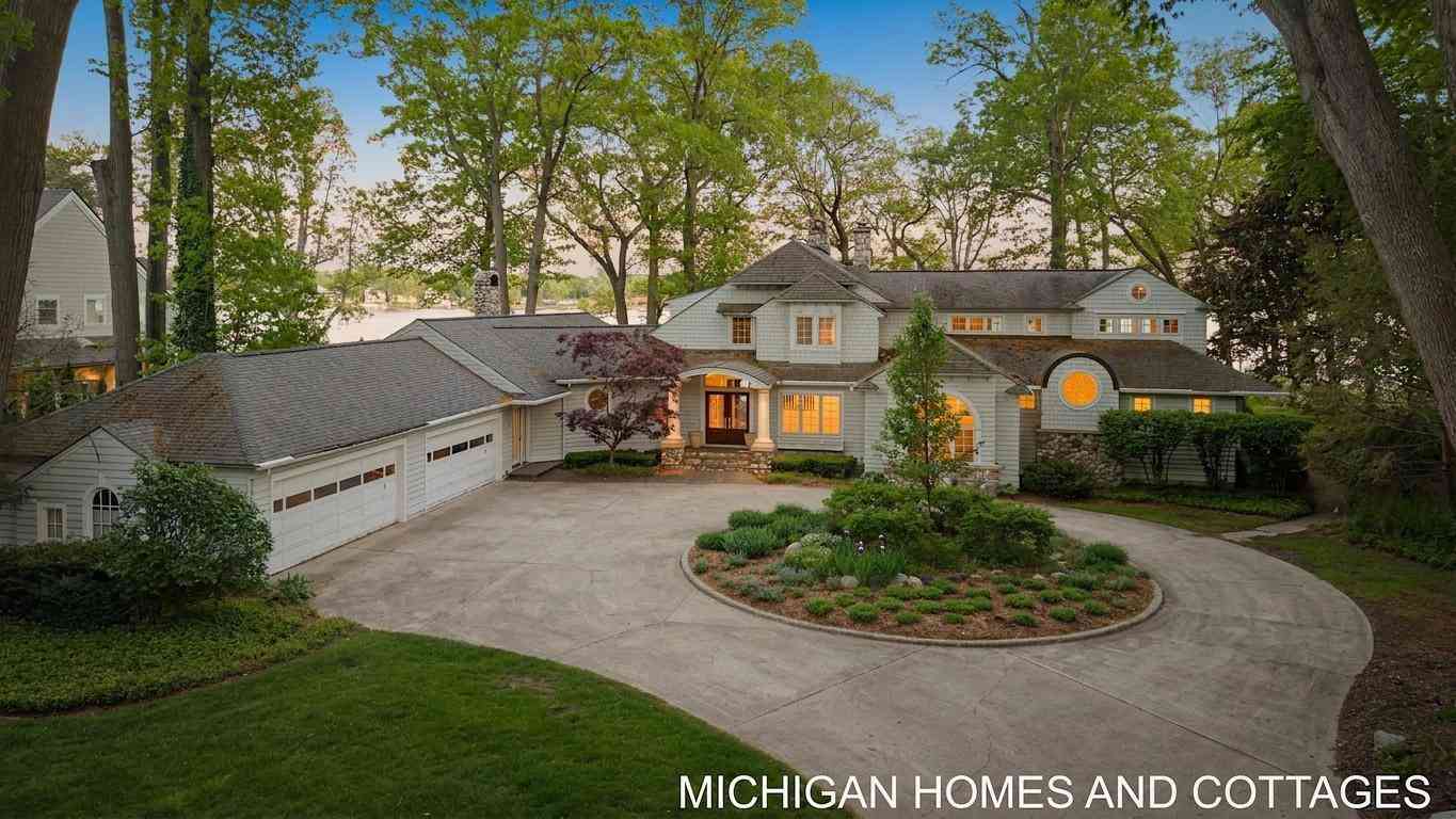 Homes For Sale - 714 N Shore Drive<br/> Holland, MI 49424