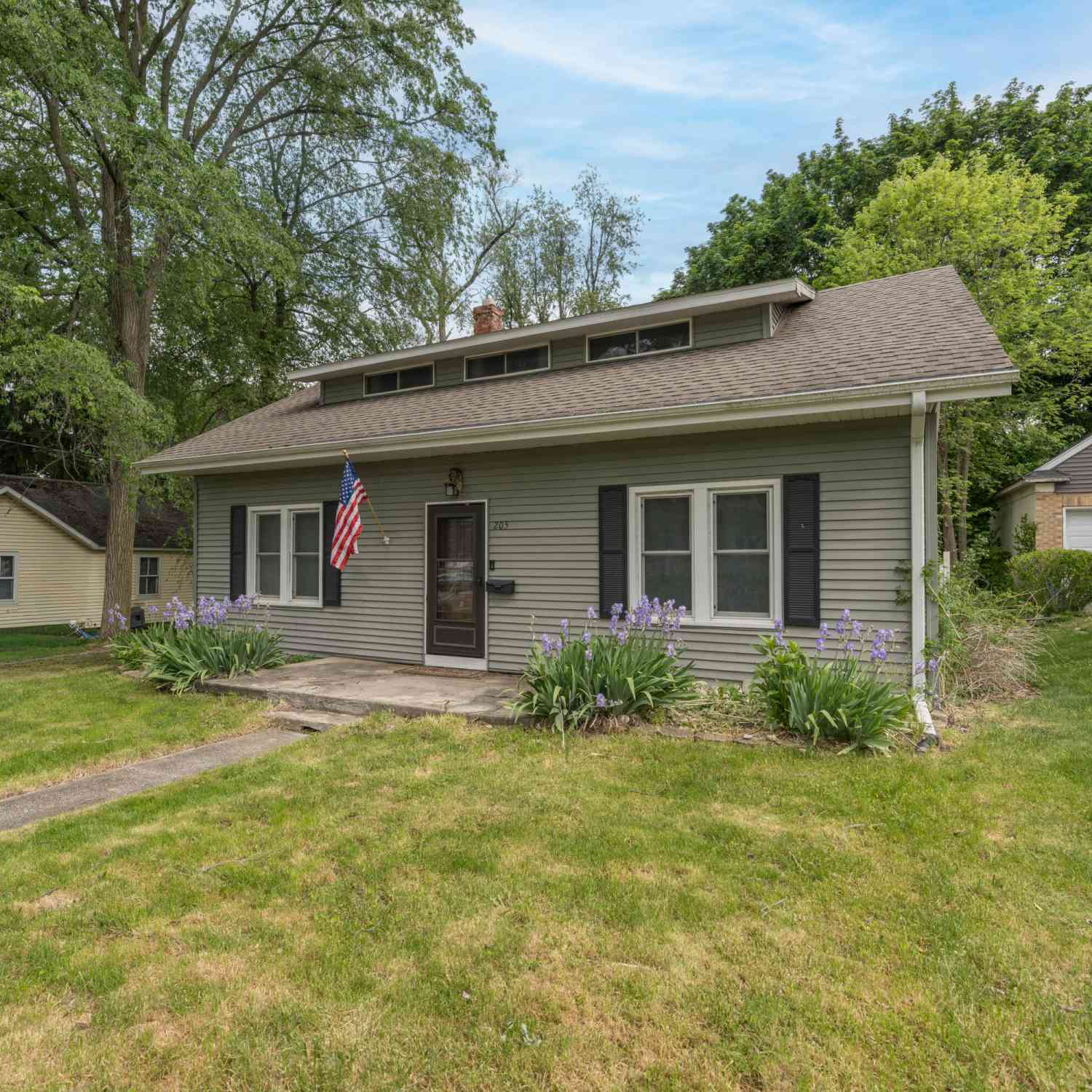 Homes For Sale - 205 Parchmount Avenue<br/> Kalamazoo, MI 49004