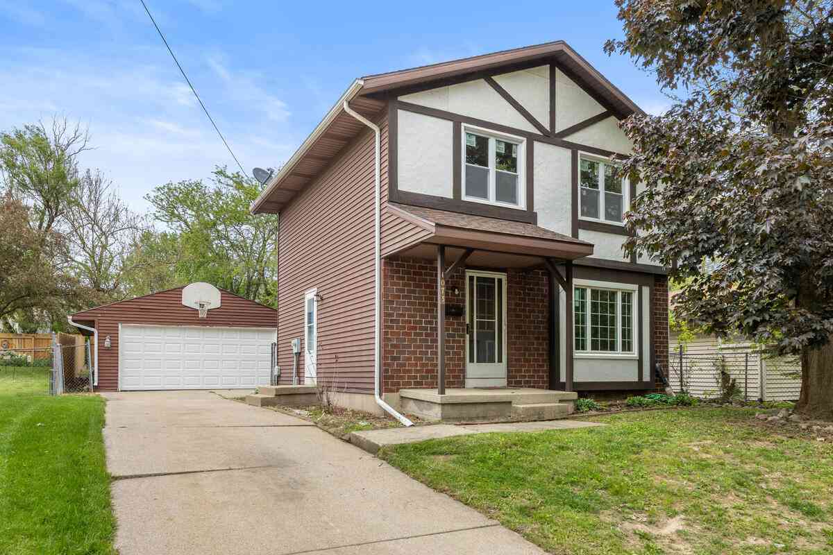 Homes For Sale - 1073 Sweet Street<br/> Grand Rapids, MI 49505