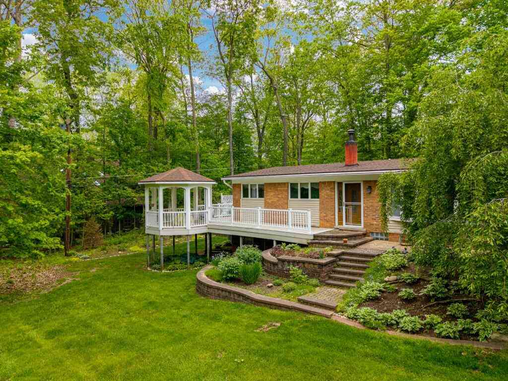 Homes For Sale - 4179 Woodland Drive<br/> Ann Arbor, MI 48103