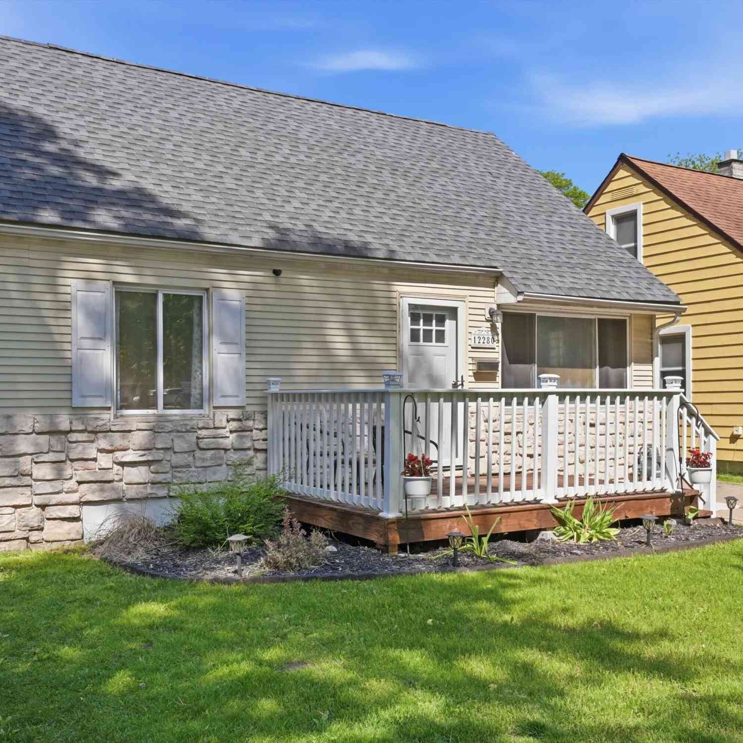 Homes For Sale - 12280 Syracuse Street<br/> Taylor, MI 48180